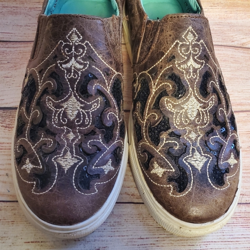 Corral Womens size 6.5 Brown with Black Sequin Inlay & Embroidery Sneakers E1560 - Picture 3 of 12